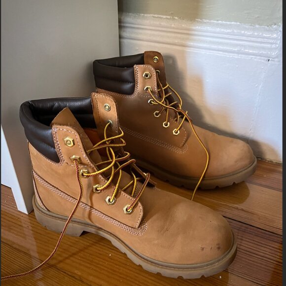 Barely worn Timberland boots - Picture 1 of 3